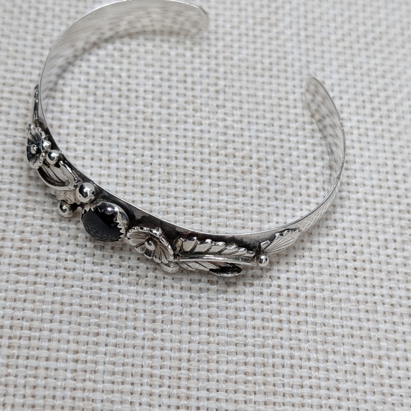 Vintage Sterling Silver Cuff Bracelet Black Onyx Florida Keys Small Wrist - Picture 6 of 15